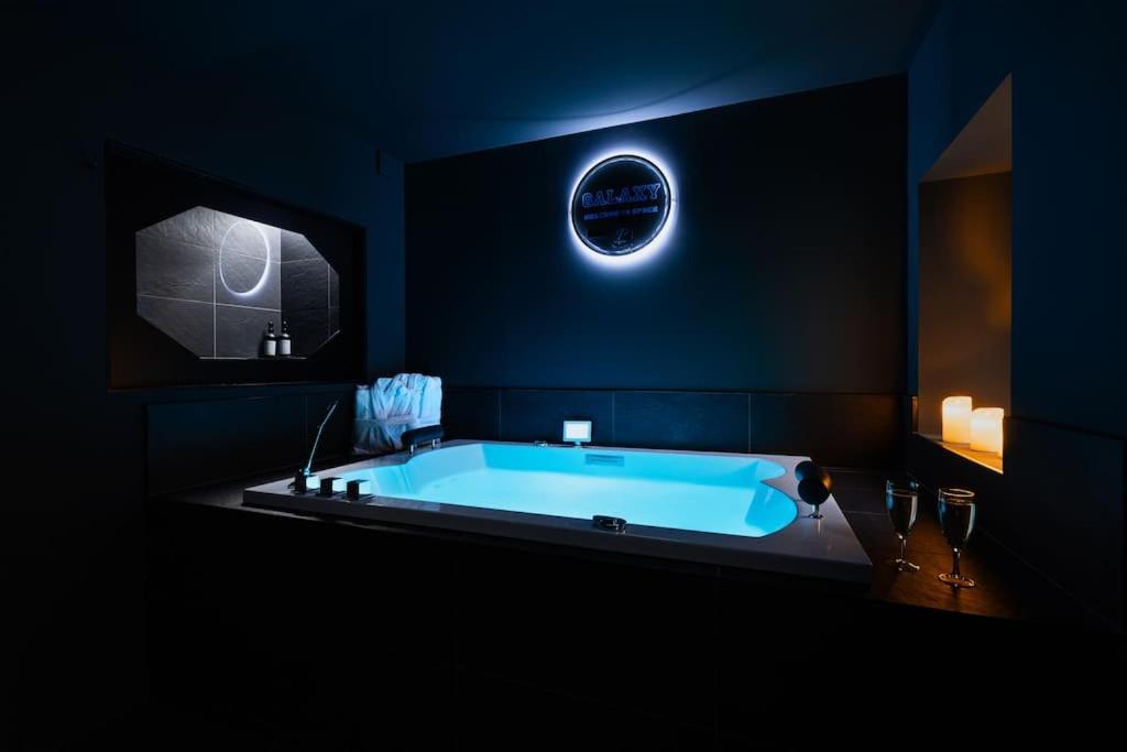 Galaxy La Tete Dans Les Etoiles Apartment Riom Exterior photo